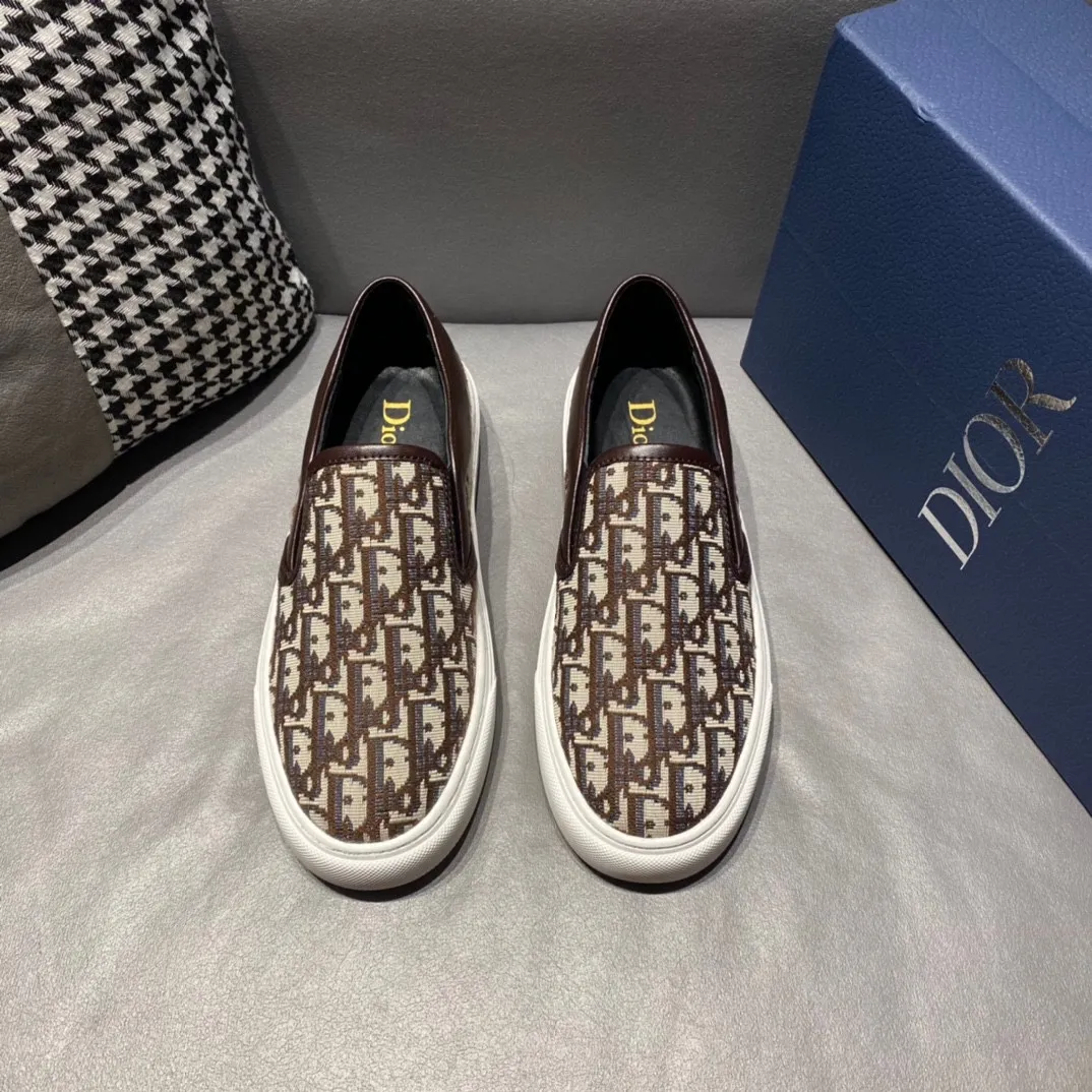 Factory price 340, Dior series casual shoes 👟🔥🕷🕷【Dior】Dior New casual men's shoes are launched in Hong Kong counters. Official website 1:1 production. Original Italian materials. Designed by European and American masters. Perfect shape to create counter quality, solid color rubber wear-resistant outsole and classic dazzling head! Super versatile and very comfortable. High-end without losing taste, fashionable and novel! ! Absolute focus! Code number: 38-45